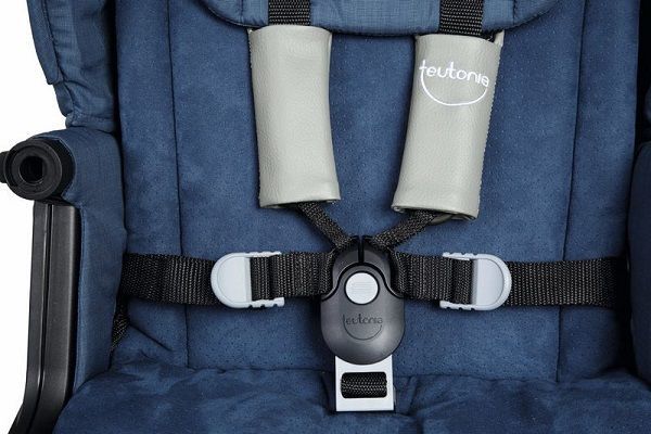 Прогулочная Коляска TEUTONIA BLISS 2016 на шасси Titanium