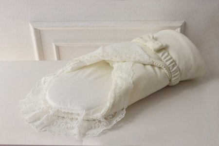 Уголок с кружевом для пледа (с жёстким вкладышем) Lappetti